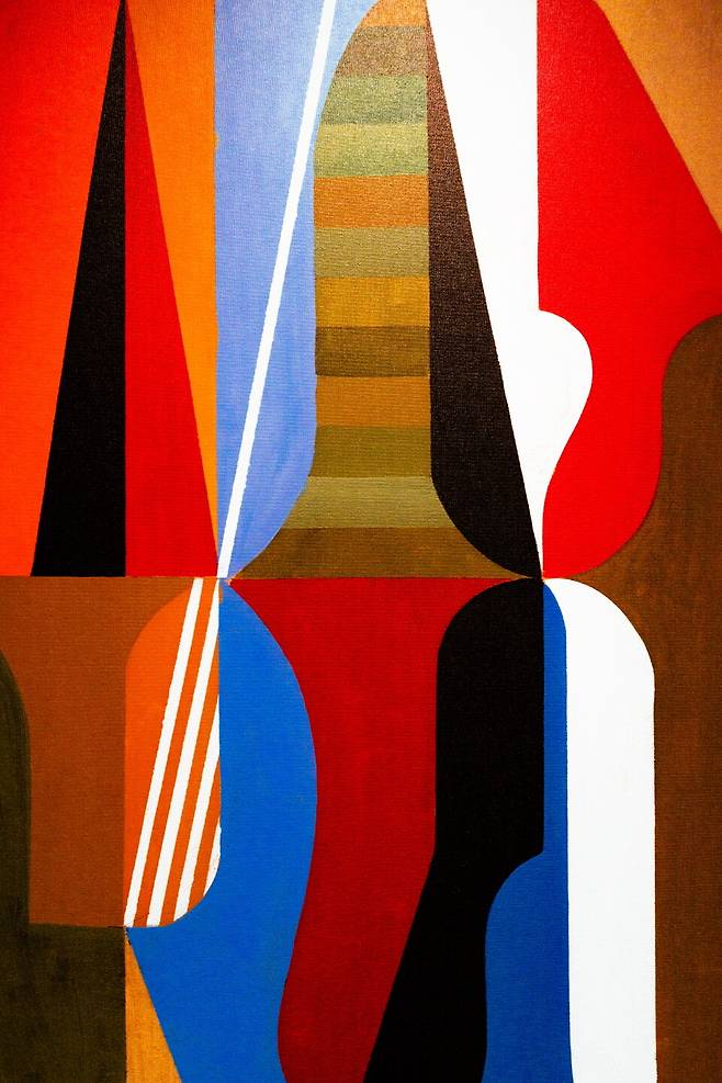 호텔 곳곳에 놓인 예술품도 럭셔리의 한끗을 올려 주는 세련된 디테일이다