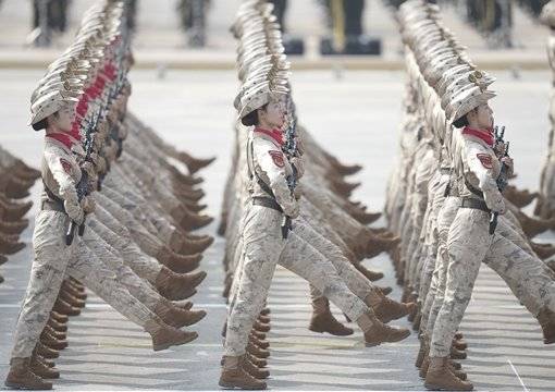 9월 3일 중국 전승절 80주년 열병식에서 인민해방군 병사들이 ‘거위걸음’으로&nbsp;행진하고 있다. 뉴시스