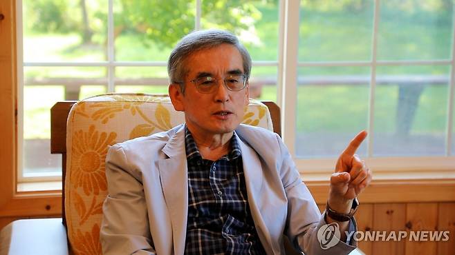 연합뉴스와 [삶] 인터뷰 중인 이계호 교수 [촬영 이다빈]