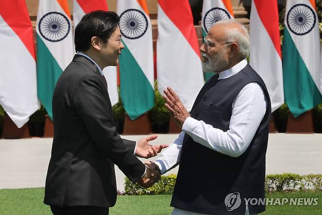 로런스 웡 싱가포르 총리(왼쪽)와 나렌드라 모디 인도 총리 [EPA 연합뉴스 자료사진. 재판매 및 DB 금지]