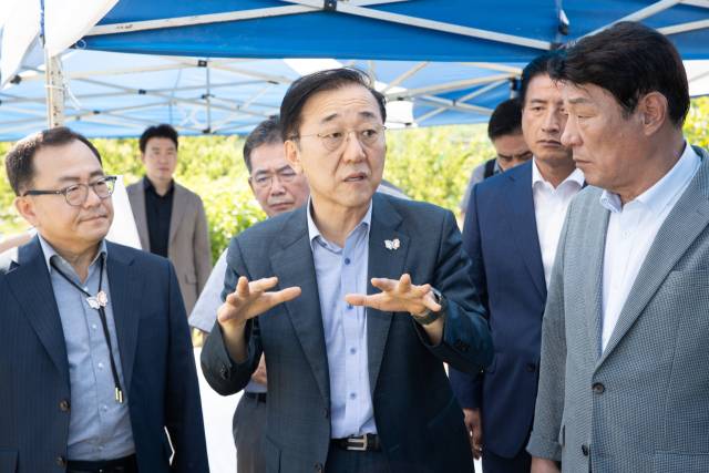 김윤덕 국토교통부 장관은 6일 오전 대구경북(TK)신공항 이전 예정지를 직접 찾아 민·군공항 통합 이전사업의 성과적 추진을 다짐하며 관계 기관과의 협력을 강조했다. 2025.9.6. 국토부 제공