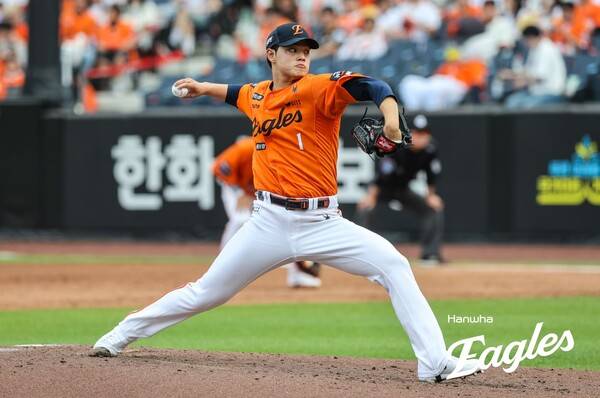 문동주의 피칭(사진=한화)