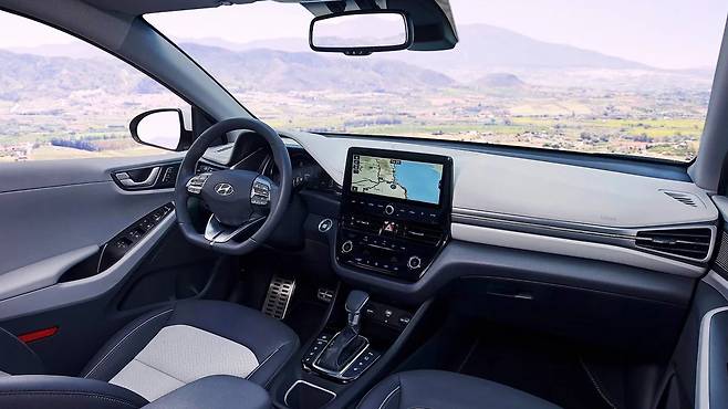 현대차 아이오닉 하이브리드 실내