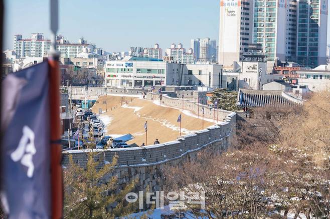 수원 영화 문화관광지구가 조성될 유네스코 세계문화유산 수원화성의 장안문 일대 모습.(사진=수원시)