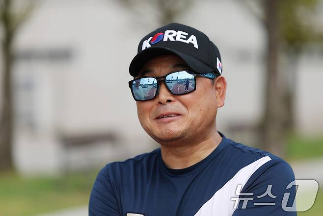 전 국가대표 마라톤 선수 이봉주가 3일 경기 화성시 반월체육센터에서 뉴스1과 인터뷰를 하고 있다. ⓒ News1 김영운 기자