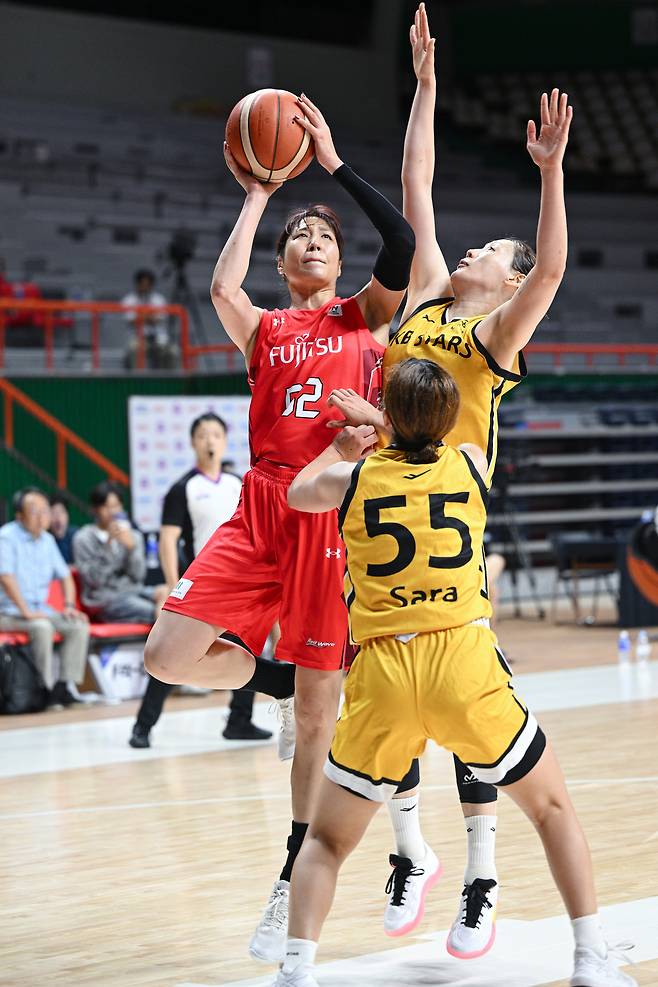 KB스타즈가 후지쓰에 패해 박신자컵 결승행이 무산됐다.(WKBL 제공)