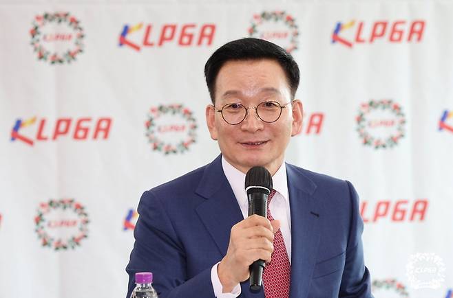 김상열 KLPGA회장이 기자간담회에서 운영 구상을 밝히고 있다. 사진 | KLPGA