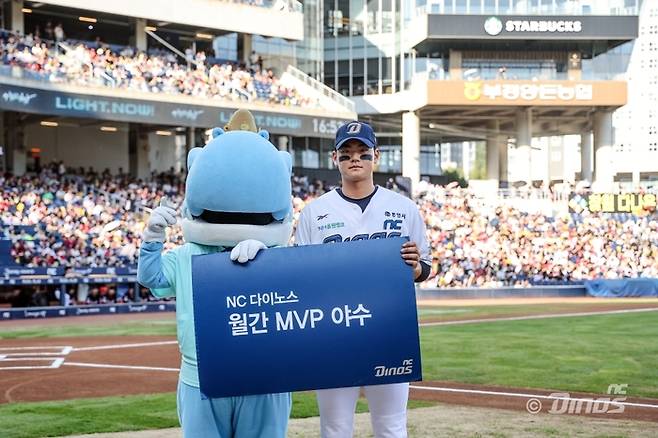 NC 김진호, 김주원이 월간 구단 MVP로 선정됐다. 사진 | NC 다이노스