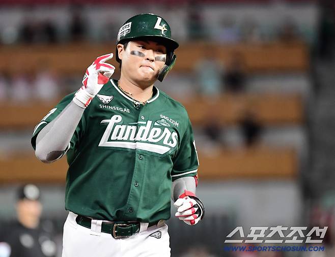 5일 인천 SSG랜더스필드에서 열린 SSG와 롯데의 경기. 5회말 연타석 홈런을 날린 SSG 고명준. 인천=송정헌 기자songs@sportschosun.com/2025.09.05/