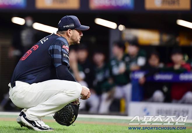 2회말 선제 투런홈런을 허용한 롯데 벨라스케즈.