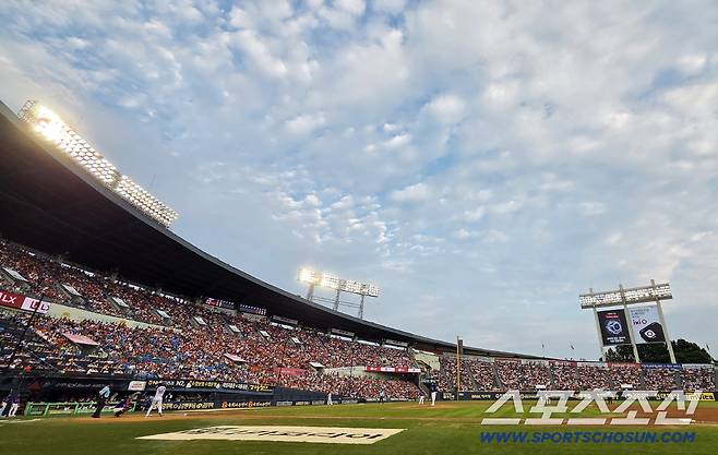 8일 잠실야구장에서 열린 LG와 한화의 경기. 미리보는 KS, 만원관중 찾은 잠실야구장. 잠실=송정헌 기자songs@sportschosun.com/2025.08.08/