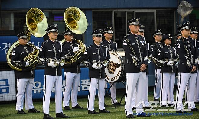6일 잠실구장에서 열린 두산 베어스와 LG 트윈스의 경기 전 건군 77주년 국군의날 기념행사가 열리고 있다. 잠실=박재만 기자 pjm@sportschosun.com/2025.09.06/