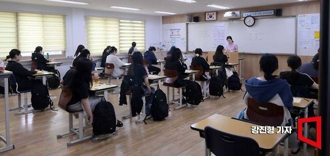 수업 중인 교실 모습. 기사 중 특정 표현과 관련 없음.