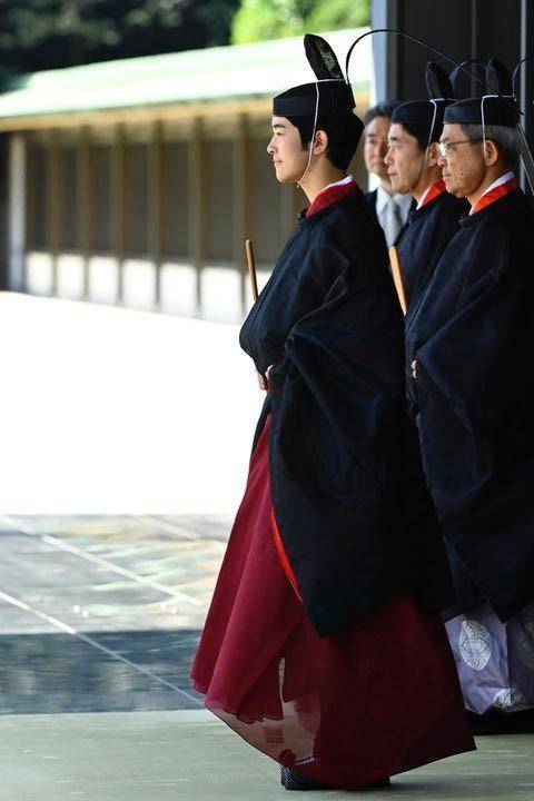 [도쿄=AP/뉴시스]전통의상을 입은 히사히토(悠仁) 일본 왕자.