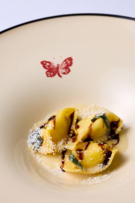 구찌 오스테리아 서울은 리뉴얼 오픈을 맞아 에피타이저부터 메인 요리와 디저트까지 폭넓게 구성했다. 사진 구찌