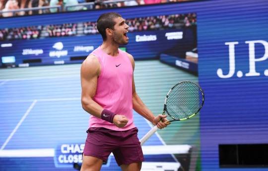 결승 진출 확정하자 포효하는 알카라스. 사진[AFP=연합뉴스]