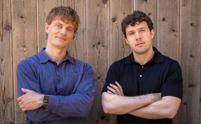 유닷컴 공동창업자인 리처드 소처(왼쪽)와 브라이언 맥캔(오른쪽)/사진=유닷컴