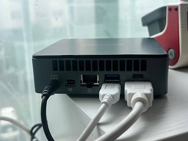 기컴(Geekom)의 신제품 ‘에어 12’(Air 12) 후면. [박혜림 기자/rim@]