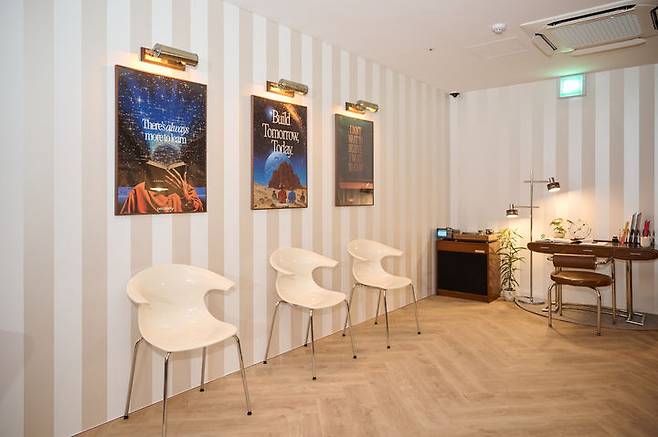 [서울=뉴시스] 퍼플렉시티가 3일 서울 강남구에 테마 카페 '카페 큐리어스'를 열었다고 밝혔다. (사진=퍼플렉시티 제공) *재판매 및 DB 금지