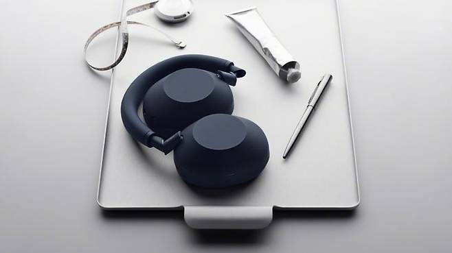 [서울=뉴시스]소니 무선헤드폰 'WH-1000XM6'의 제품 컷. (사진=소니코리아 제공) 2025.09.05. photo@newsis.com *재판매 및 DB 금지