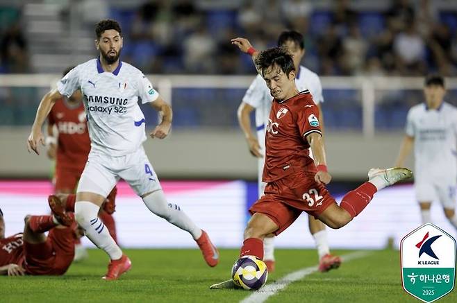 [서울=뉴시스] 프로축구 K리그2 부산 아이파크의 윤민호. (사진=한국프로축구연맹 제공) *재판매 및 DB 금지