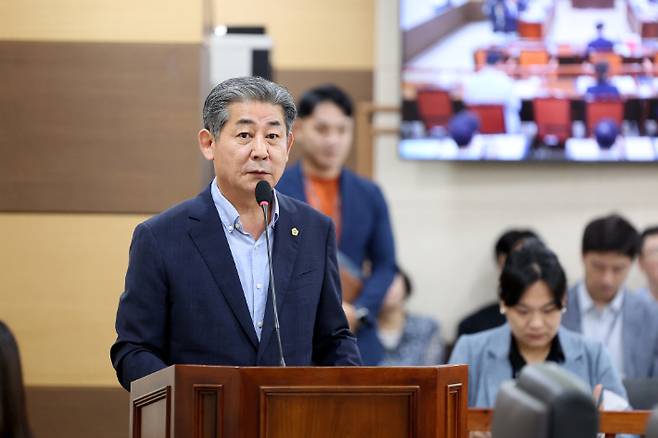 지난달 정해권 인천시의회 의장이 교통균형·시민편의를 위한 GTX-B 추가 정거장 확정을 위해 제안설명을 하고 있는 모습. 인천시의회 제공