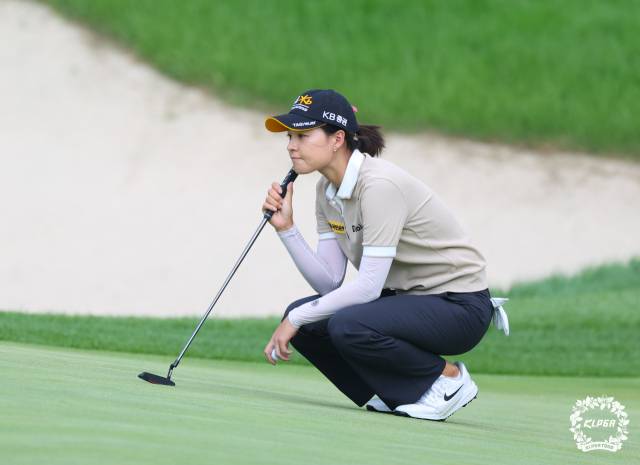 그린을 읽고 있는 전인지. 사진 제공=KLPGA