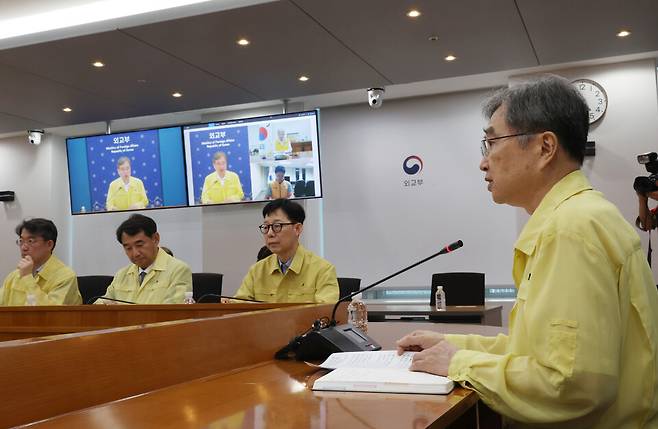 조현 외교부 장관이 6일 정부서울청사에서 열린 재외국민보호대책본부-공관 합동대책회의에서 발언을 하고 있다. ⓒ연합뉴스