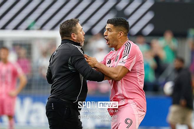 ▲ 인터 마이애미는 9월 1일 미국 워싱턴주 시애틀의 루멘 필드에서 열린 시애틀과 2025 리그스컵 결승에서 0-3으로 몰패했다. 이 대회에서 2023년 정상에 오른 마이애미는 2년 만에 시상대 맨 위 칸을 재겨냥했지만 적지에서 힘 한 번 쓰지 못하고 3골 차 대패로 물러섰다. 