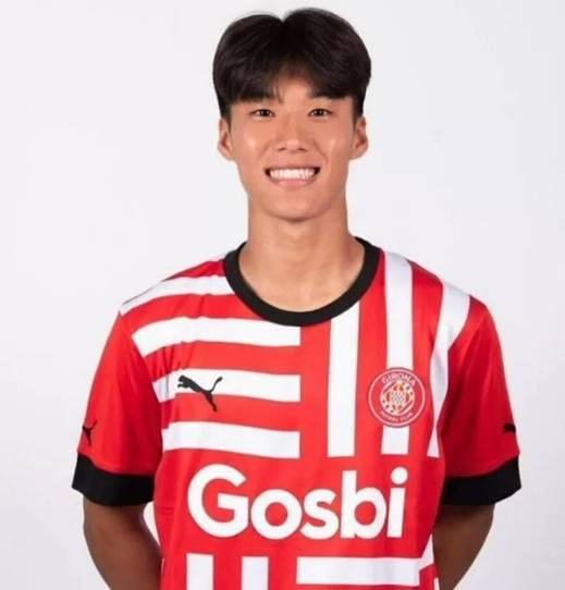 ▲ 어린 시절부터 스페인 유스팀에서 성장하며 최전방 공격수, 측면 공격수, 공격형 미드필더까지 소화할 수 있는 김민수는 2022년 지로나 19세 이하 팀에 합류했다. 지로나 B팀을 거쳐 지난 시즌 1군 데뷔에서 성공하며 잠재력 높은 유망주로 평가받고 있다. 올 시즌에는 라리가2 안도라에서 임대로 뛰며 3경기에서 1골 2도움을 기록하고 있다. ⓒ 지로나