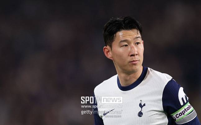 ▲ 2015년 토트넘에 입단한 손흥민은 10년 동안 454경기에서 173골 101도움을 기록하며 클럽 역사에 남을 발자취를 남겼다. 그는 프리미어리그 아시아 선수 최다 골 기록을 경신했고, 주장으로서 팀을 이끌며 유로파리그, EFL컵, 리그컵 결승 등 굵직한 무대에 섰다.