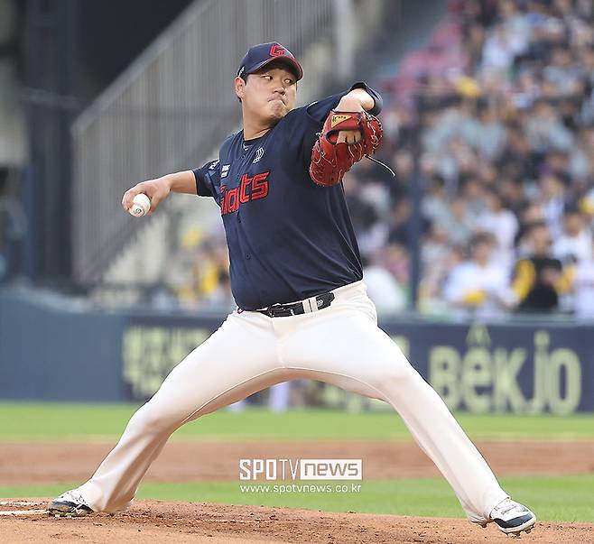 ▲ 타구 강습 여파를 이겨내고 11일 광주 KIA전에 선발 등판 예정인 나균안 ⓒ곽혜미 기자