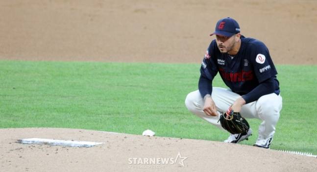'월급 1.4억' 홈런 공장장, 최악이 된 '10승 투수 교체'... 명장도 살릴 길이 없다 [인천 현장]