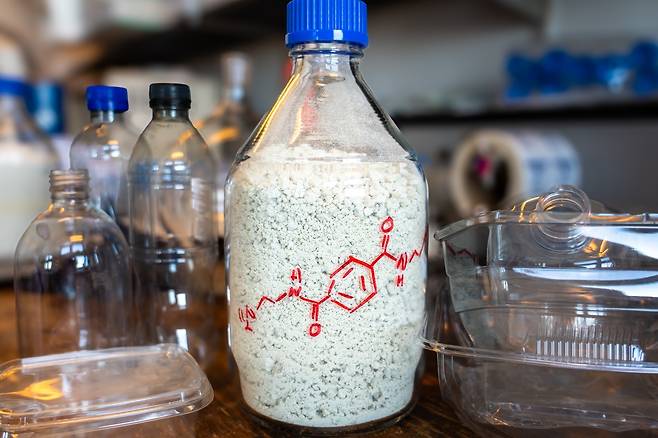 폐 PET를 재활용해 만든 CO₂ 포집 소재 'BAETA' [Max Emil Madsen/University of Copenhagen 제공. 재판매 및 DB 금지]