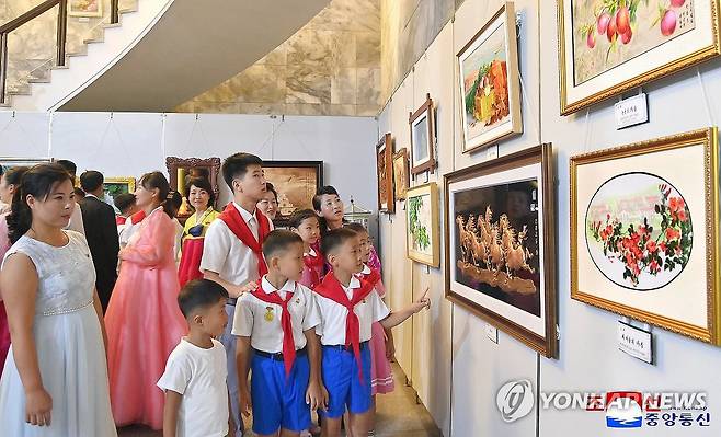 북한, 정권 수립 77주년 전국조각·공예축전 개막 (평양 조선중앙통신=연합뉴스) 북한은 정권 수립 77주년(9·9절)을 맞아 제6차 전국조각·공예축전을 지난 4일 평양국제문화회관에서 개막했다고 조선중앙통신이 5일 보도했다. 2025.9.5 
    [국내에서만 사용가능. 재배포 금지. For Use Only in the Republic of Korea. No Redistribution] nkphoto@yna.co.kr