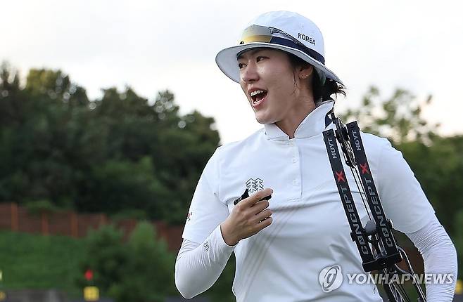 소채원 '좋았어' (광주=연합뉴스) 김성민 기자 = 6일 광주 남구 광주국제양궁장에서 열린 2025 세계양궁선수권대회 컴파운드 혼성 단체 8강 슛오프에서 소채원이 포효하고 있다. 2025.9.6 ksm7976@yna.co.kr