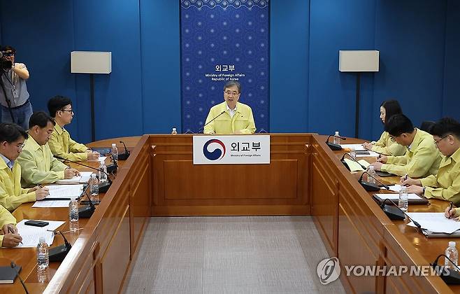 '美조지아주 한국인 무더기 구금'에 긴급대책회의 (서울=연합뉴스) 신준희 기자 = 조현 외교부 장관이 6일 정부서울청사에서 열린 재외국민보호대책본부-공관 합동대책회의에서 발언을 하고 있다. 
    이날 회의에서는 미국 당국이 우리 기업의 현지공장 건설현장에서 불법체류 단속을 벌여 한국인 등 475명을 체포한 사건과 관련 내용을 다루었다. 2025.9.6 hama@yna.co.kr