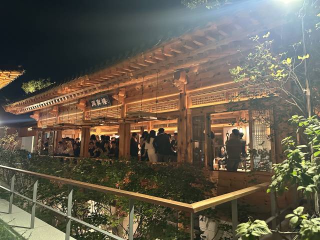 전통 한옥 '선혜원'에서 열린 야간 개장 모습. 김은영 기자 key66@