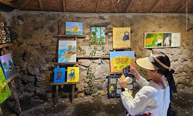 6일 제주시 조천읍 일대에서 진행된 '솔째기 제주와수다' 로컬여행 팸투어. ⓒ제주의소리