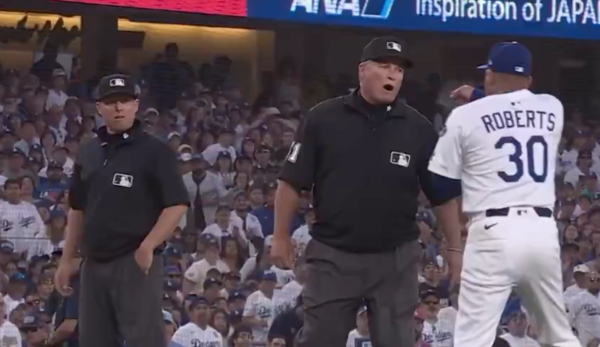 제대로 열받은 로버츠 감독(사진=MLB.com 화면)