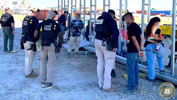 미국 이민당국이 4일(현지시간) 조지아주에 위치한 현대자동차와 LG에너지솔루션이 공동으로 건설 중인 조지아주 브라이언 카운티 소재 전기차 배터리 공장 건설현장을 급습해 불법체류자 혐의가 있는 450여명을 체포했다. (ATF 애틀랜타 X 계정 캡처, 재판매 및 DB 금지) 2025.9.5/뉴스1 ⓒ News1 김진환 기자