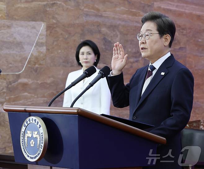 이재명 대통령(오른쪽)과 김혜경 여사 / 뉴스1 ⓒ News1 국회사진기자단