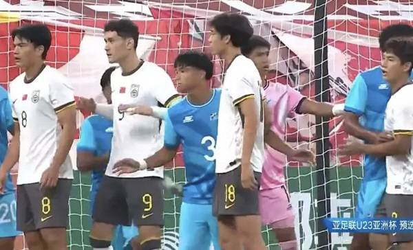 '어른과 아이의 싸움' 같았던 중국과 북마리아나 제도. 신체 차이가 눈에 띈다. 중계화면