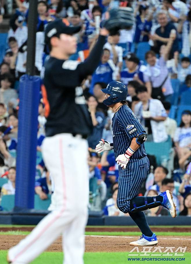 7일 대구 삼성라이온즈파크에서 열린 한화와 삼성의 경기, 6회말 무사 1루 삼성 강민호가 좌월 2점홈런을 치고 베이스를 돌고 있다. 강민호의 개인 통산 350호 홈런이다. 대구=허상욱 기자wook@sportschosun.com/2025.09.07/