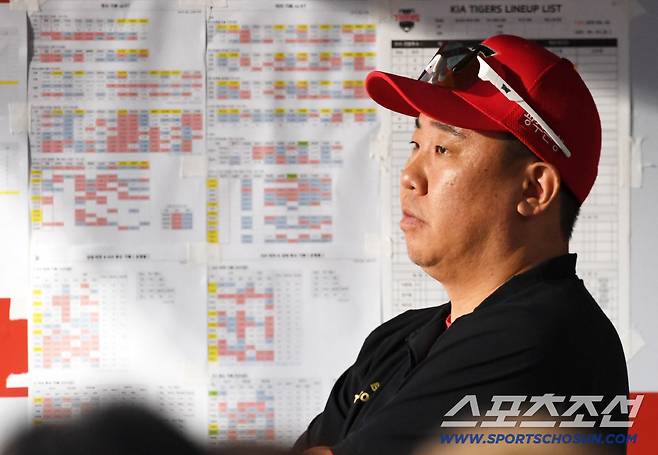 29일 수원KT위즈파크에서 열린 KBO리그 KT 위즈와 KIA 타이거즈의 경기. KIA 이범호 감독이 생각에 잠겨 있다. 수원=박재만 기자 pjm@sportschosun.com/2025.08.29/