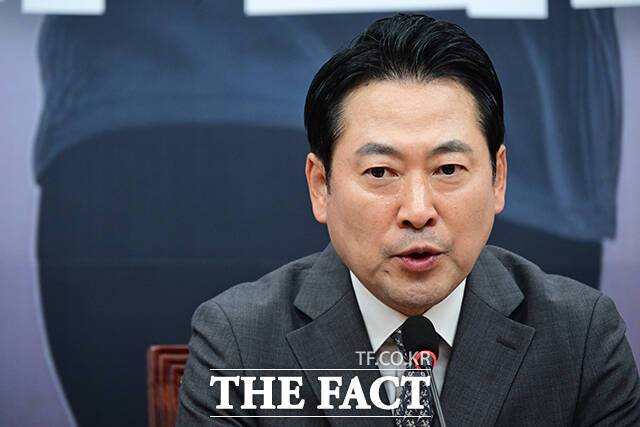 국민의힘의 남은 주요 당직 인선은 당심보다는 민심에 초점 맞춰질 가능성이 커졌다. 사진은 장동혁 국민의힘 대표가 5일 오후 서울 여의도 국회에서 조셉 윤 주한미국대사대리를 만나 인사말을 하고 있는 모습. /남윤호 기자