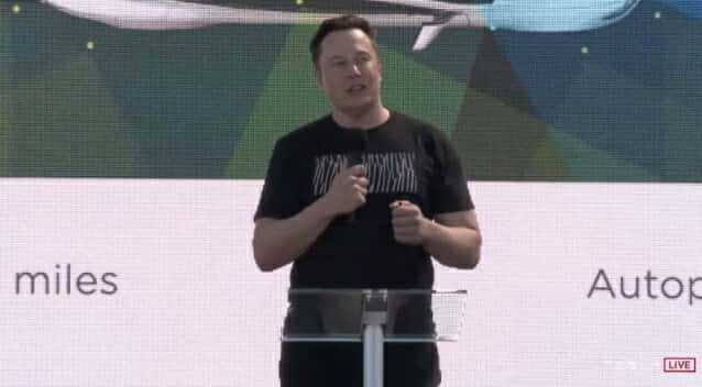 향후 오토파일럿 계획을 전하고 있는 일론 머스크 테슬라 대표 (사진=테슬라 유튜브 캡처)