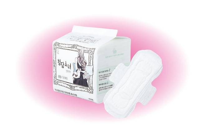 피부에 자극이 적은 순면 패드와 은은한 피톤치드 향으로 생리 기간 중 나는 불쾌한 냄새를 커버한다. 오리지널 생리대 16개입 7천4백원 Chungdam Sonyu.