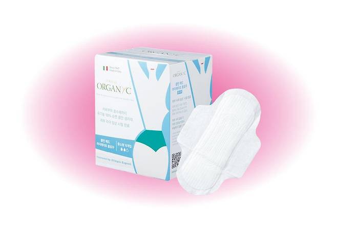 샘 방지를 위한 흡수층을 물결 모양으로 만들어 생리혈이 울컥 쏟아질 때도 피가 고이지 않는다. 중소형 생리대 10개입 8천6백원 Corman.