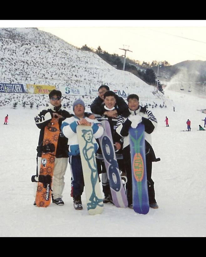 이태현이 동료 장사들과 스키장에서 찍은 사진. 이태현 제공